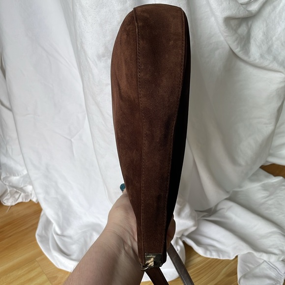 💥SALVATORE FERRAGAMO💥 Brown suede purse w/ full zip close + black inside - Picture 7 of 17